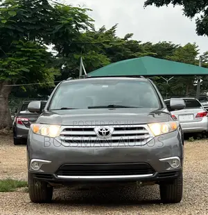 Photo - Toyota Highlander Limited 2011 Gray