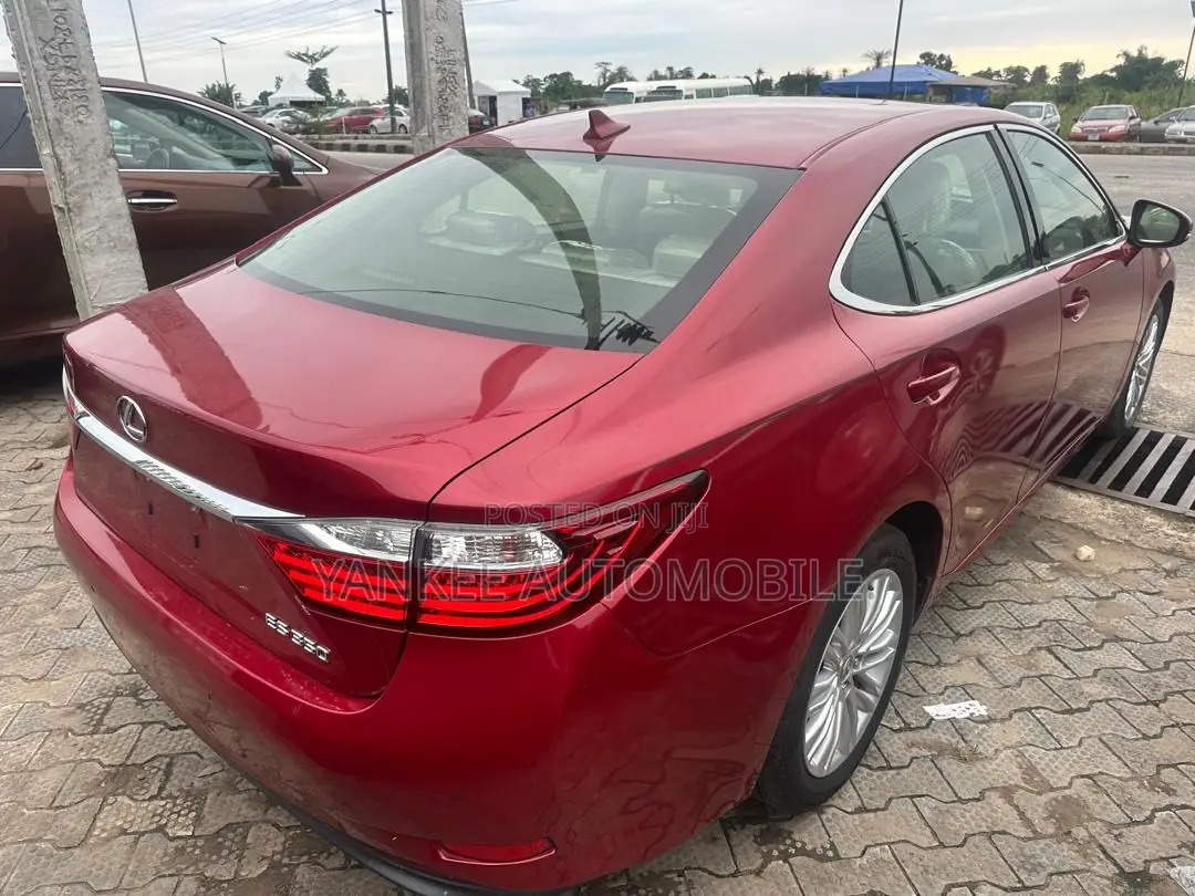 Lexus ES 2016 Red