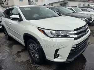 Toyota Highlander XLE 4x4 V6 (3.5L 6cyl 8A) 2017 White