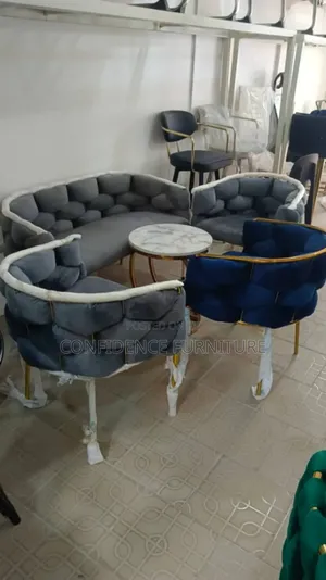 Quality Sitting Room Vip Set Of Chair With Medium Table