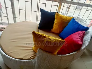 Your Quality Ranta Relaxing Chair With Throw Pillows