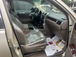 Lexus GX 460 Base 2017 Gold