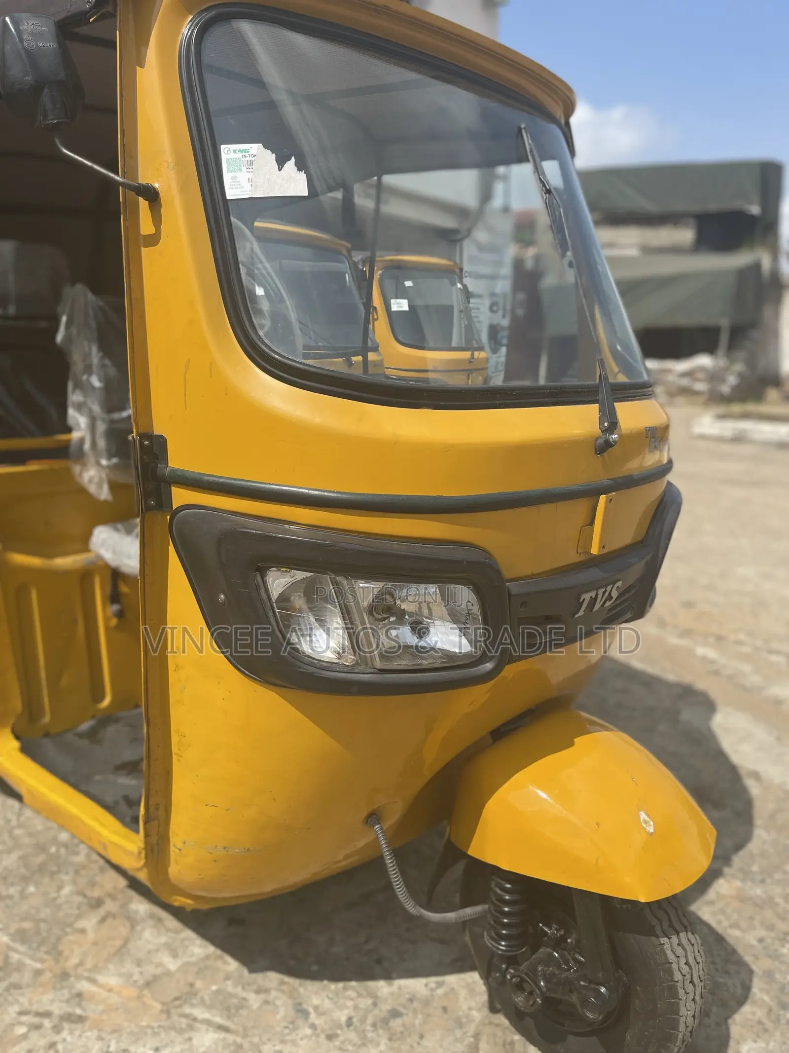TVS King Cargo 2022 Yellow