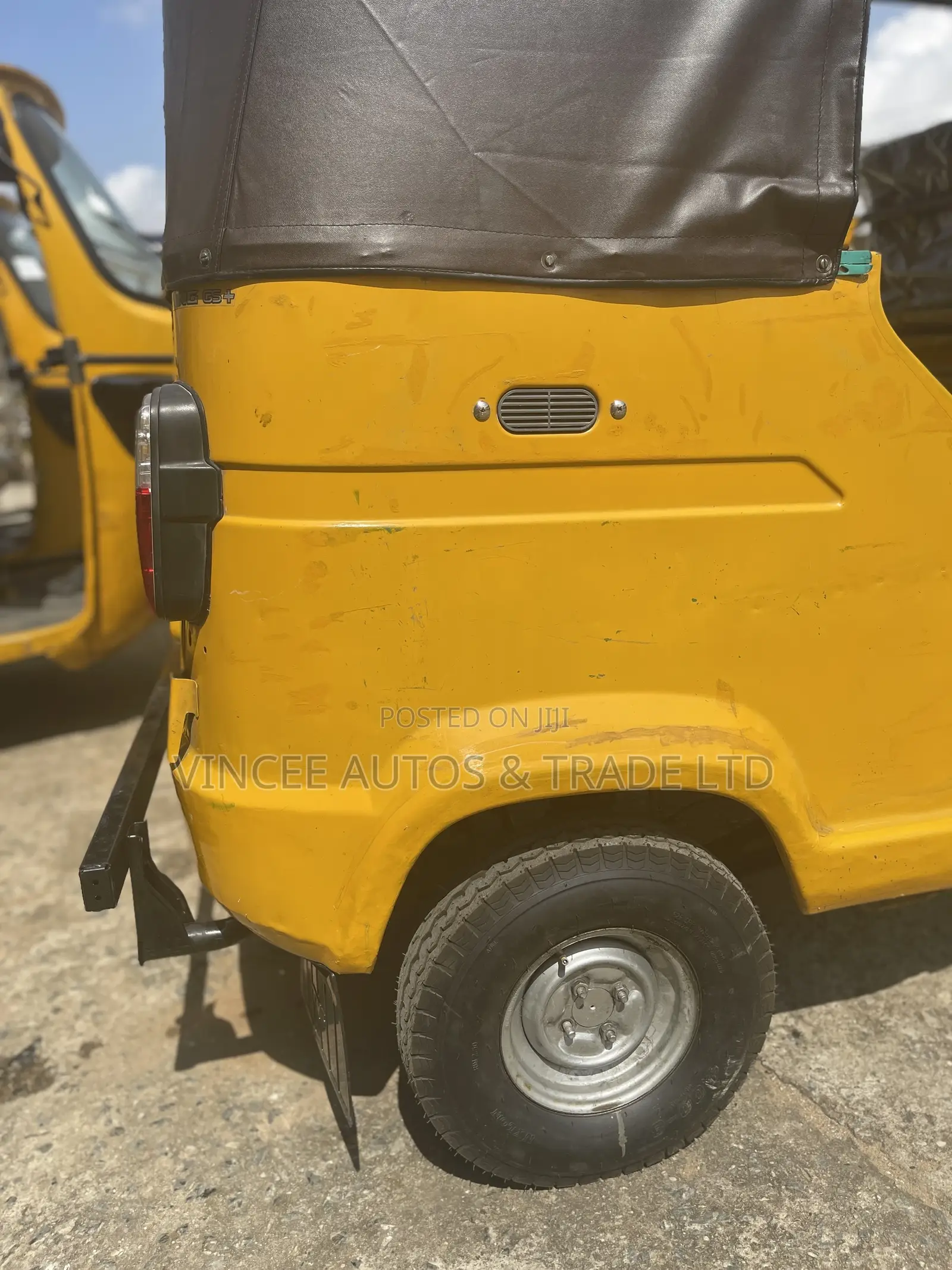 TVS King Cargo 2022 Yellow