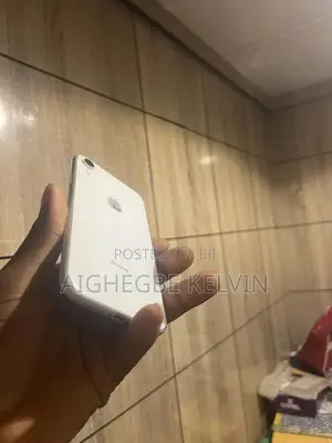 Apple iPhone XR 64 GB White