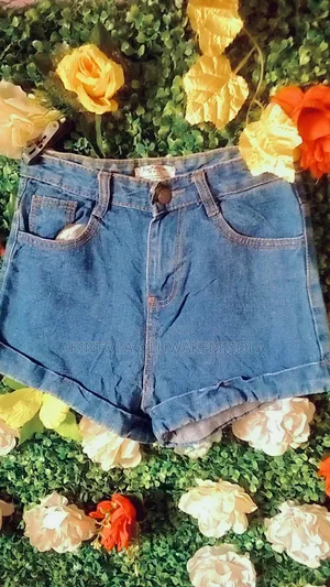 Photo - Akube Bumshort