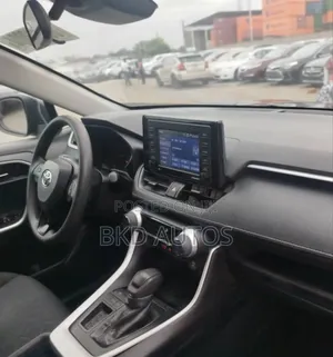 Toyota RAV4 XLE 2021 Black