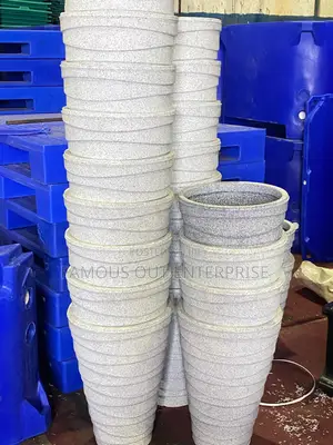 Premium Spiral Design Flower Vase