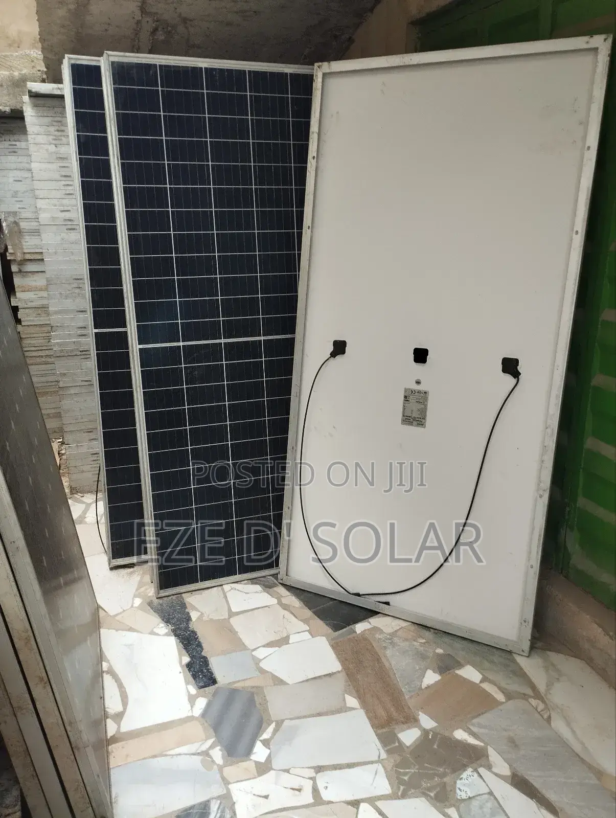 555w Jinko Solar Panel