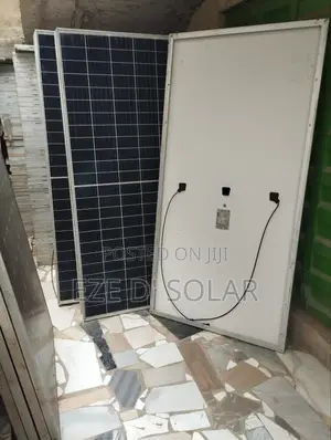 555w Jinko Solar Panel