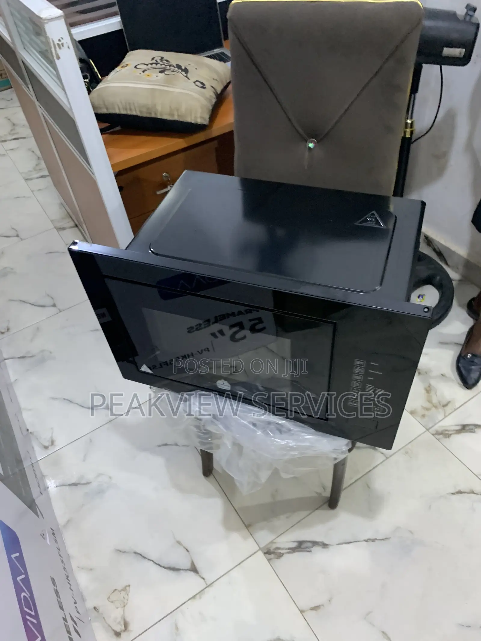 Space-Saving – Homestar Built-in Microwave (25l)