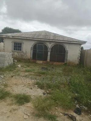 3bdrm Bungalow in Ayobo for sale