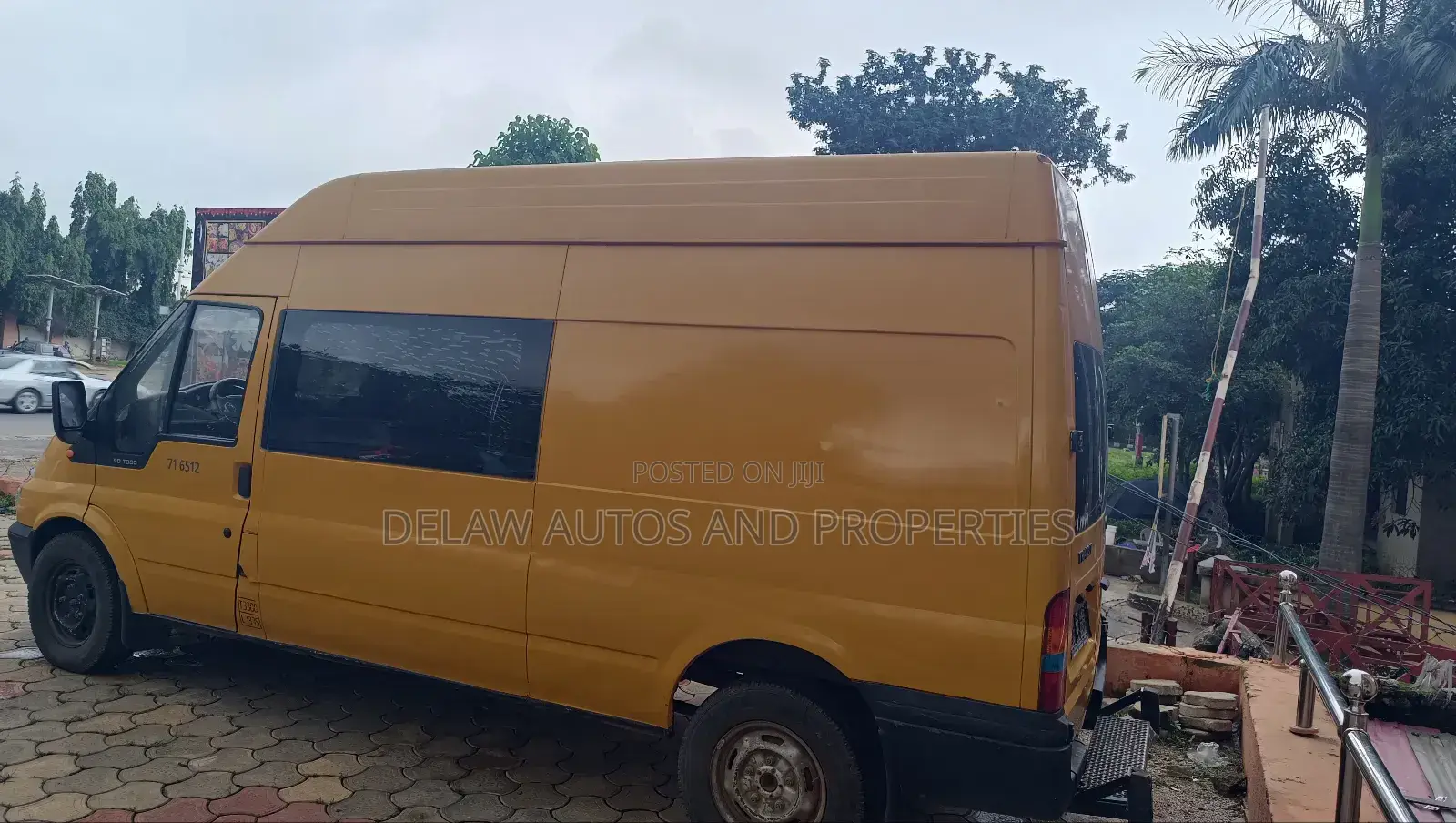 Ford Transit 2015 Yellow