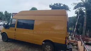 Ford Transit 2015 Yellow