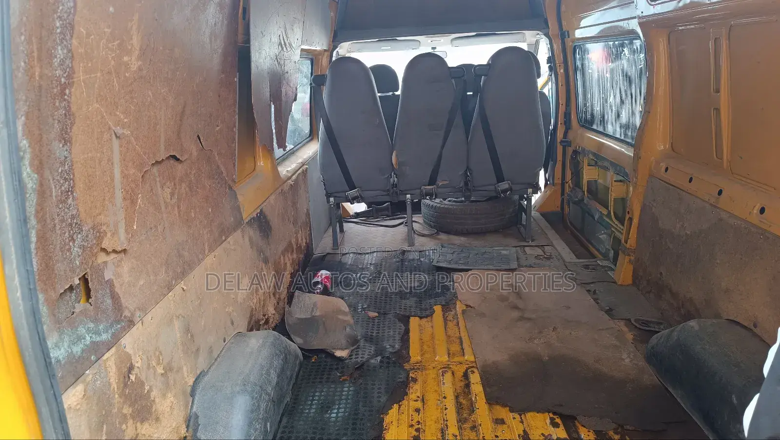 Ford Transit 2015 Yellow