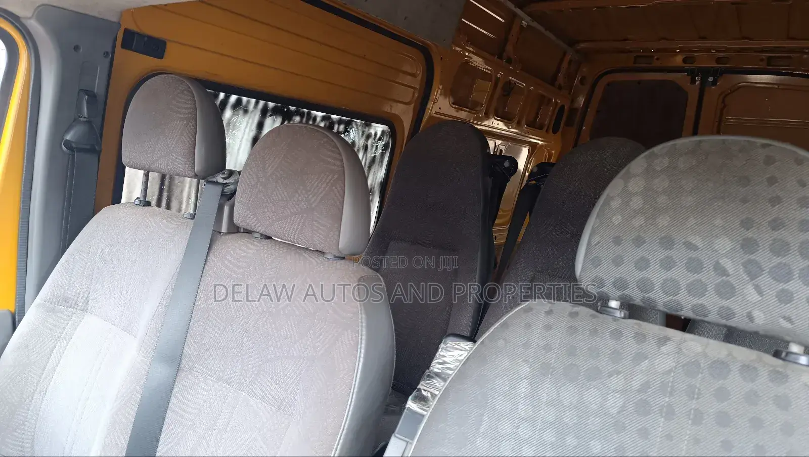 Ford Transit 2015 Yellow