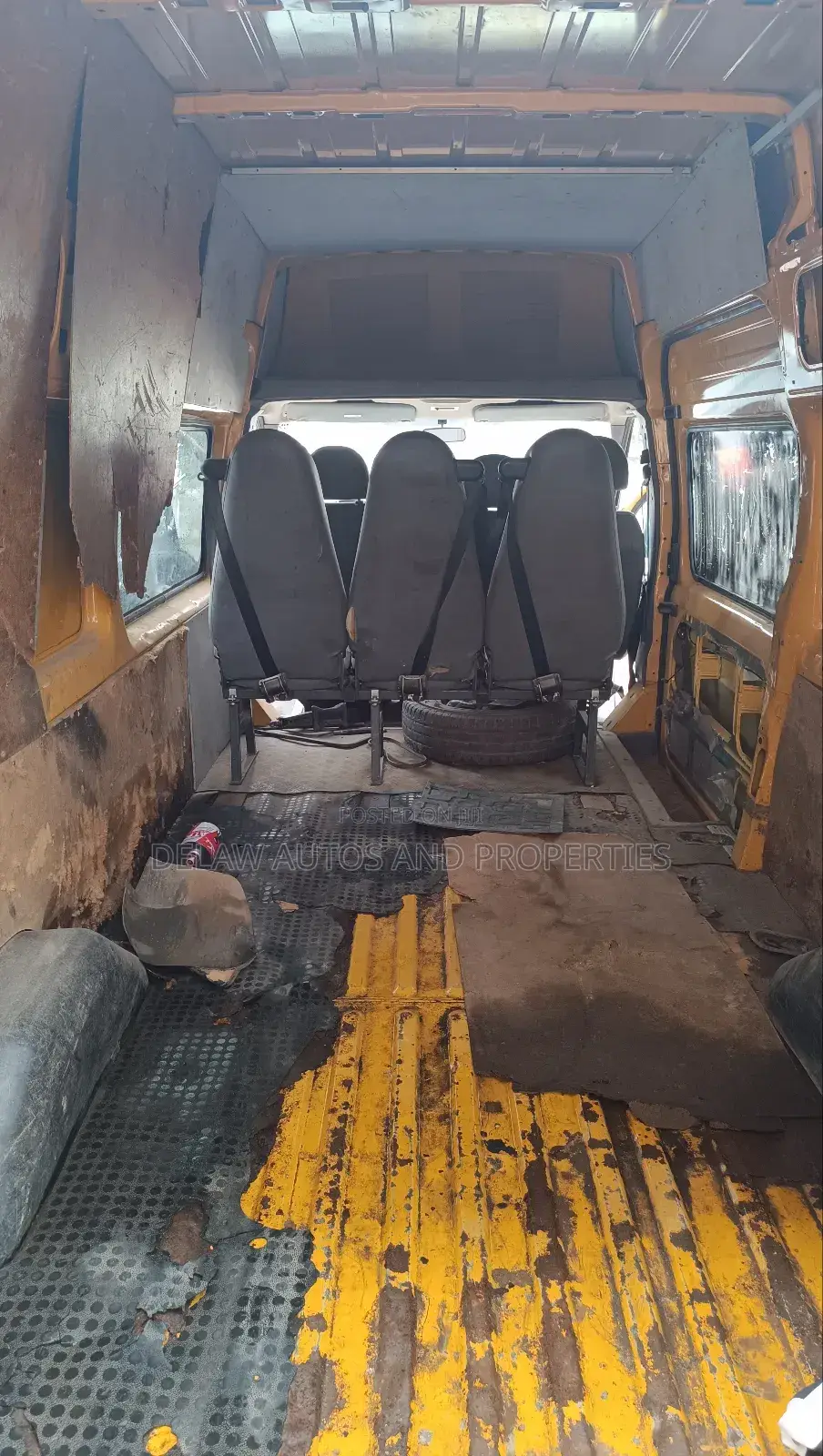 Ford Transit 2015 Yellow
