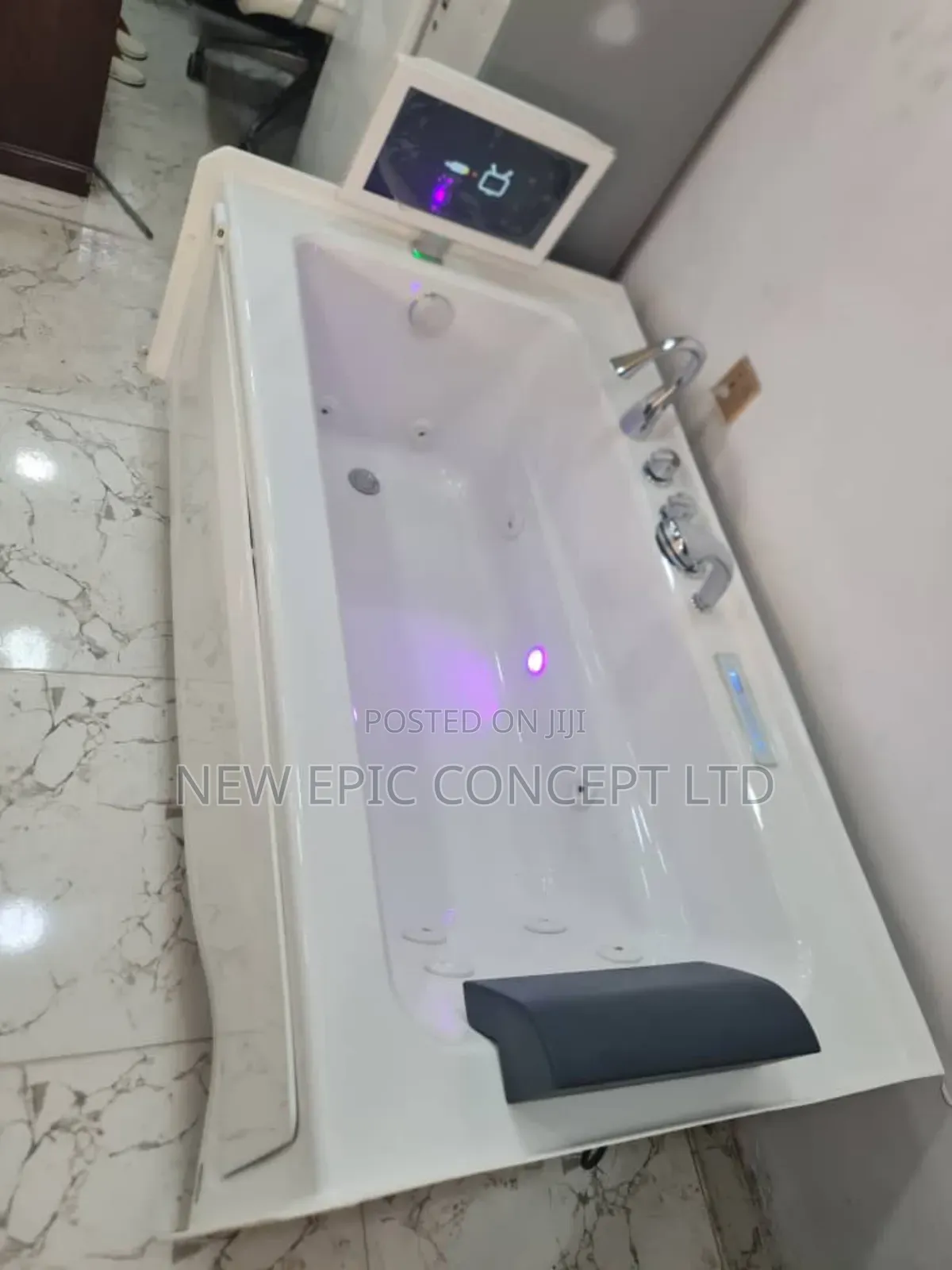 Single Jacuzzi With Smart Television