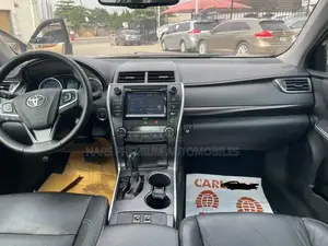 Toyota Camry XLE V6 4dr Sedan (3.6L 6cyl 6A) 2016 Gray