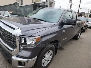 Photo - Toyota Tundra 2022 Gray