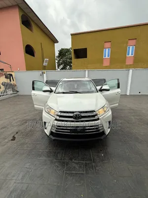 Toyota Highlander XLE 4x4 V6 (3.5L 6cyl 8A) 2018 White