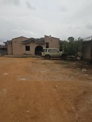 3bdrm Bungalow in Iboko, Yakoyo/Alagbole for sale