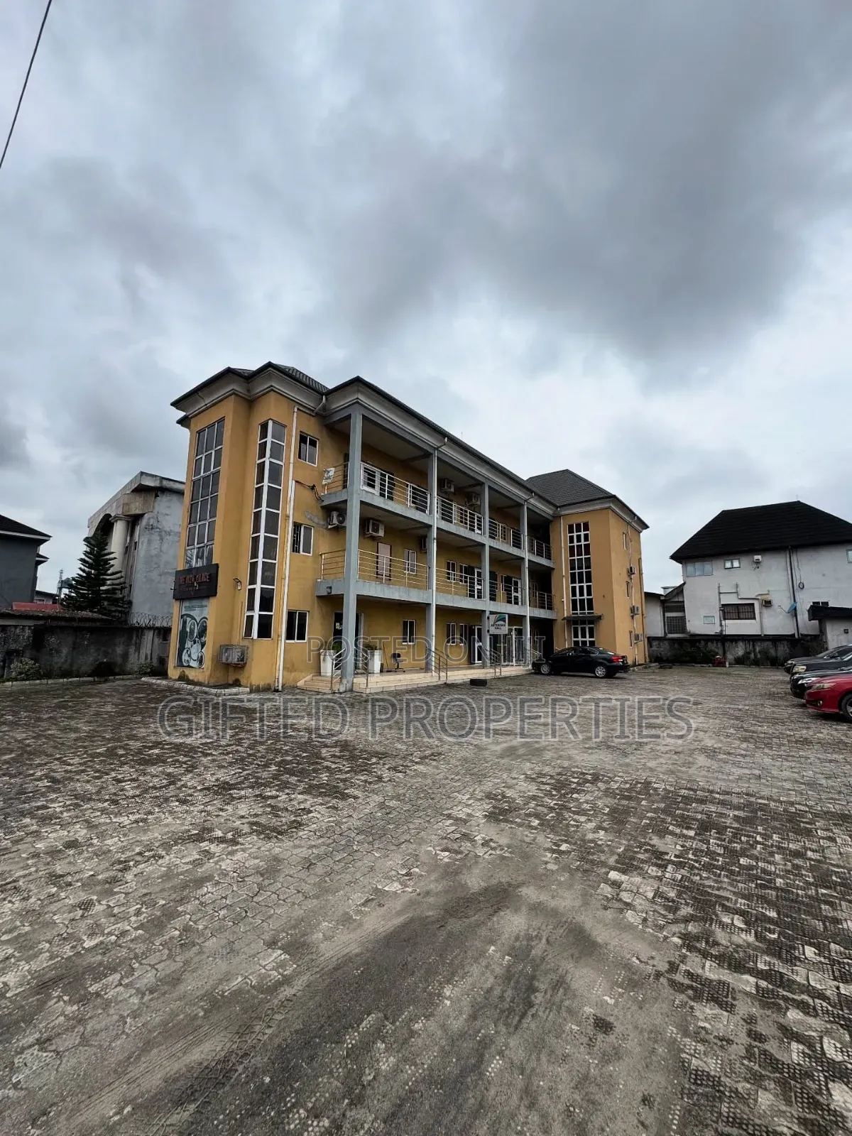 Office Space With Constant Power and Ample Parking Space