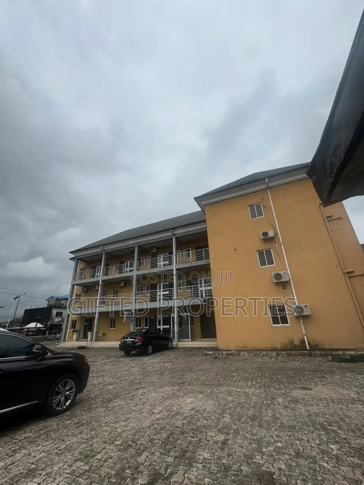 Office Space With Constant Power and Ample Parking Space