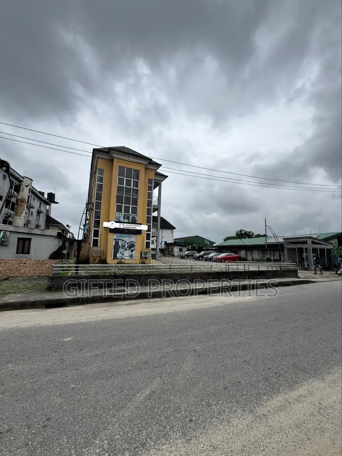 Office Space With Constant Power and Ample Parking Space