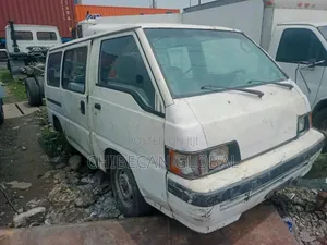 Mitsubishi L300 2004 White