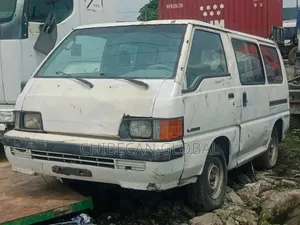 Mitsubishi L300 2004 White