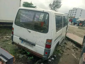 Mitsubishi L300 2004 White