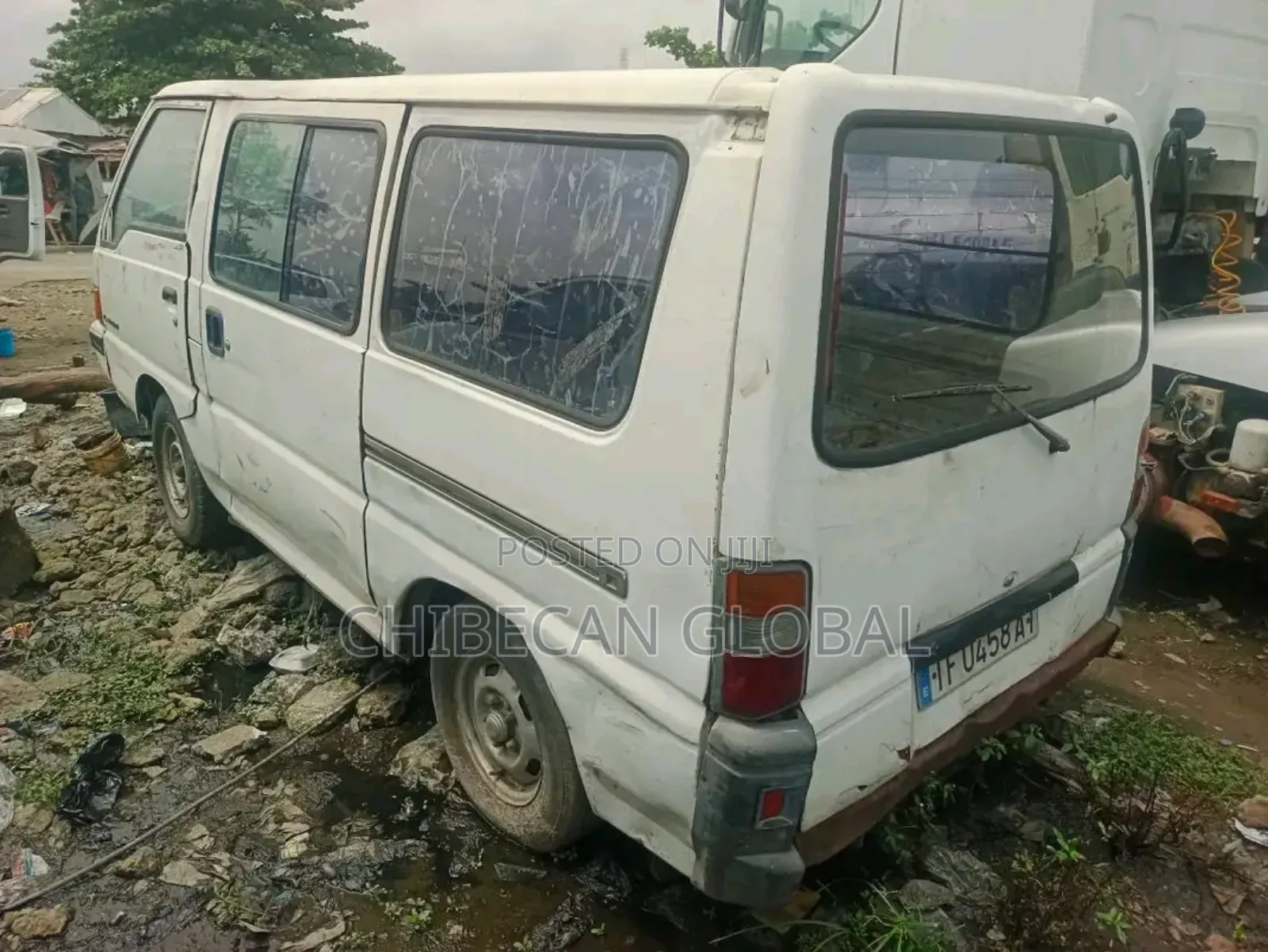 Mitsubishi L300 2004 White