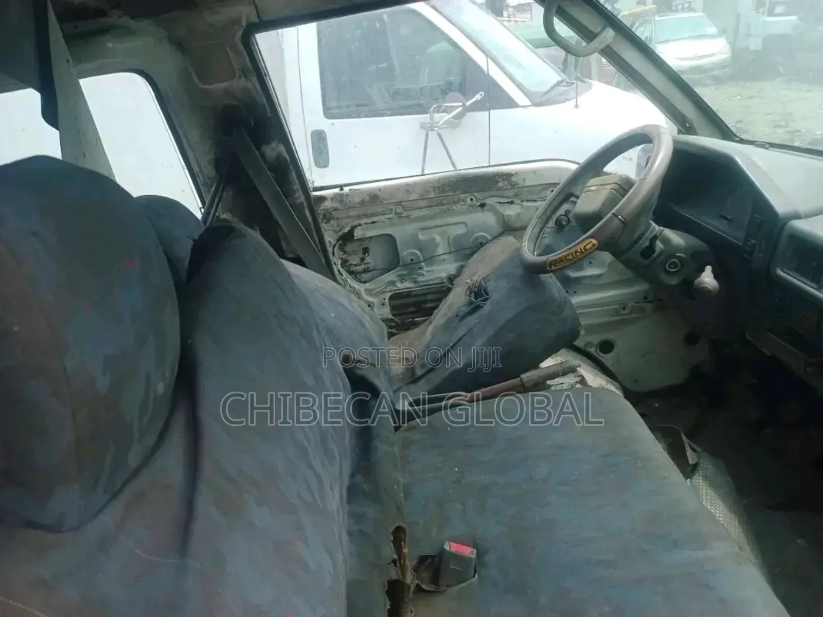 Mitsubishi L300 2004 White