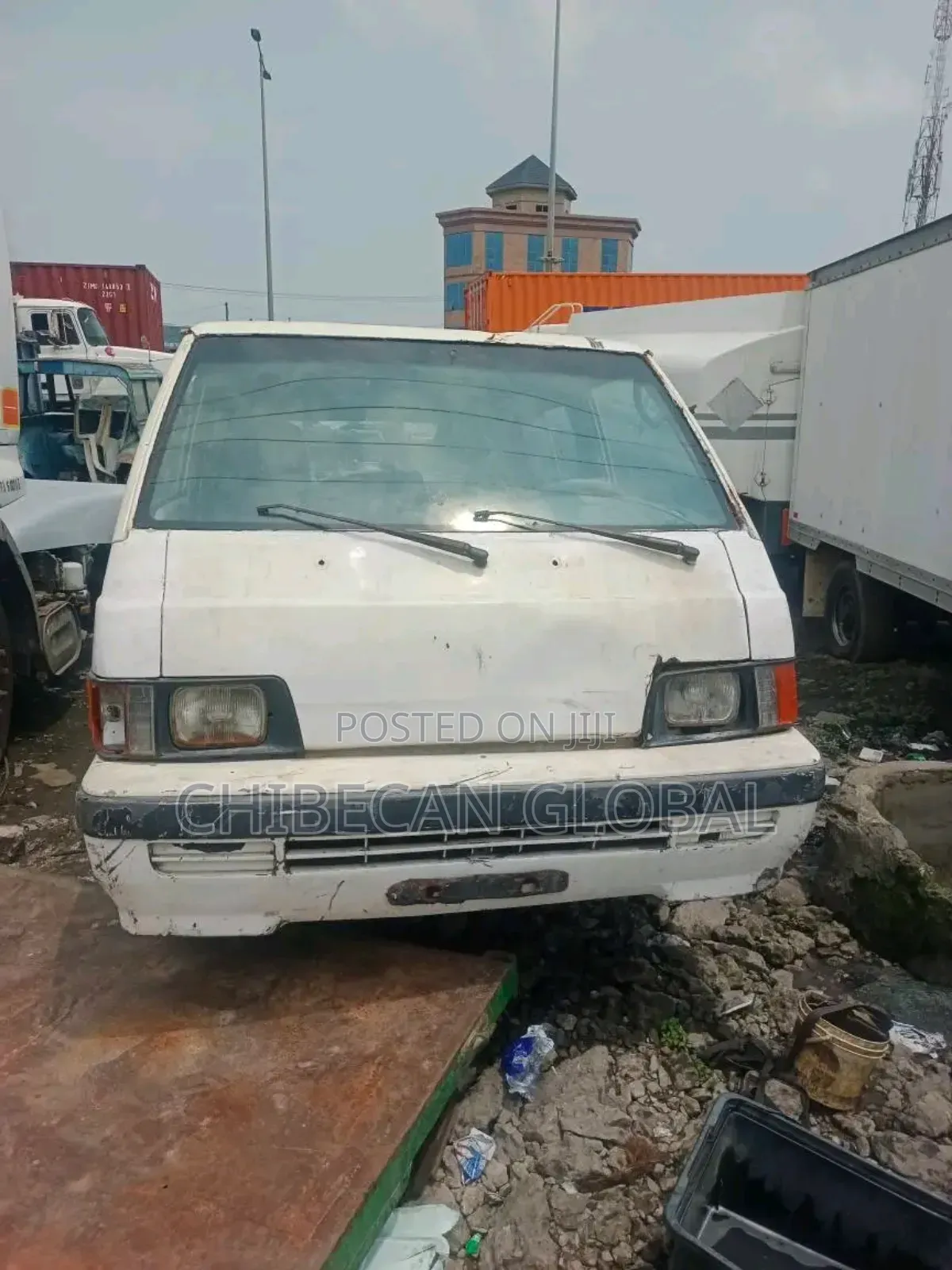 Mitsubishi L300 2004 White