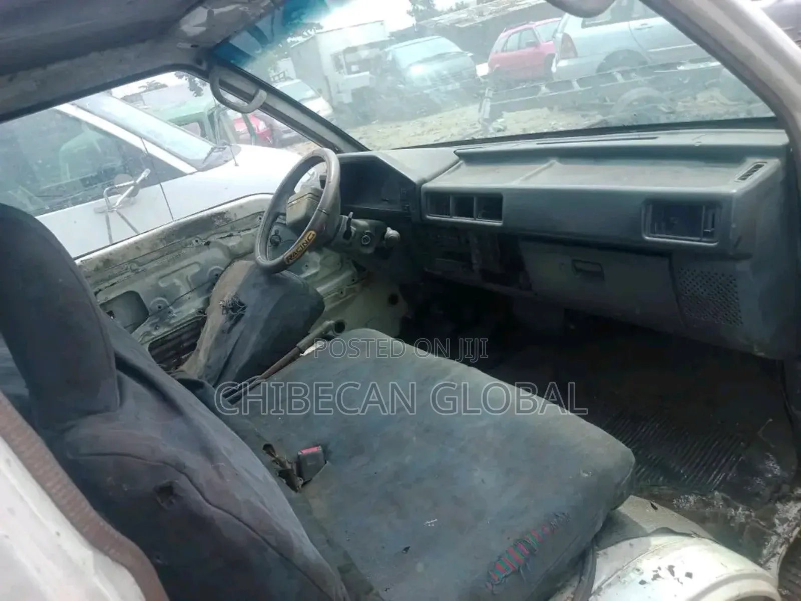 Mitsubishi L300 2004 White