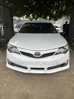 Toyota Camry SE 4dr Sedan (2.5L 4cyl 6A) 2012 White