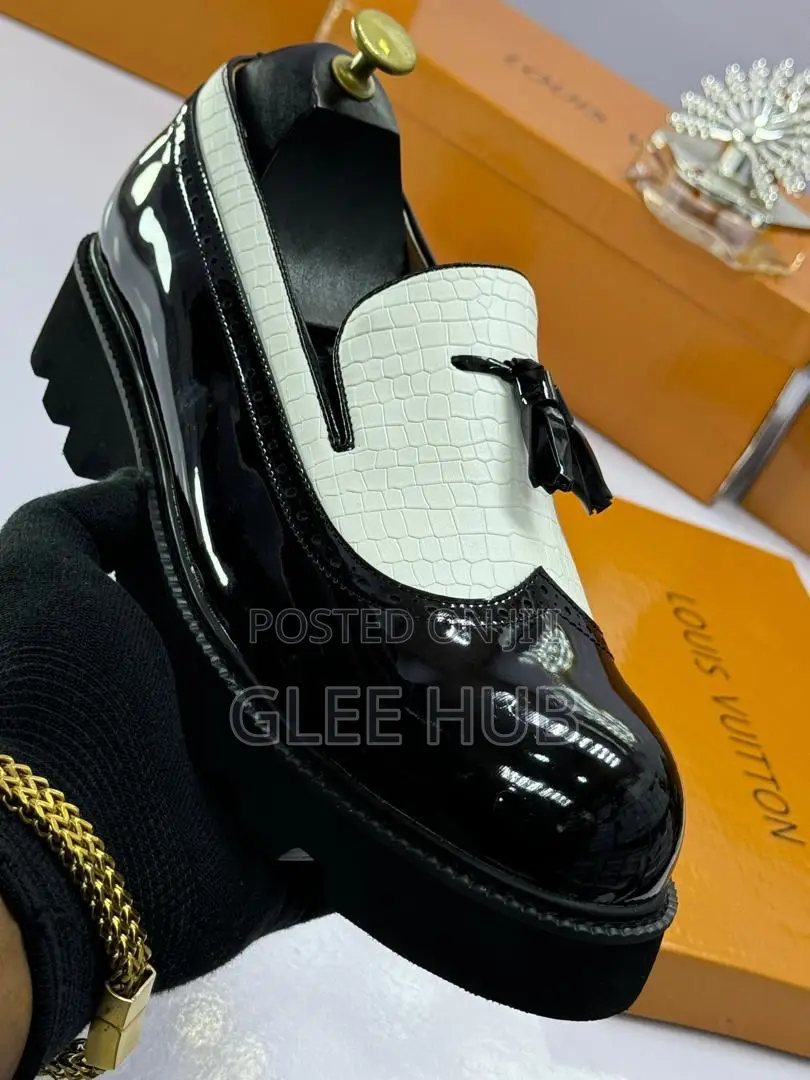 Two-Toned Flat Corporate Z Shoes
