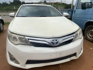 Toyota Camry XLE 4dr Sedan (2.5L 4cyl 6A) 2014 White
