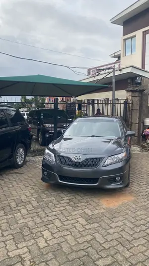Toyota Camry SE 4dr Sedan (2.5L 4cyl 6A) 2011 Gray