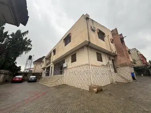 3bdrm Apartment in Zone 4 / Wuse for sale