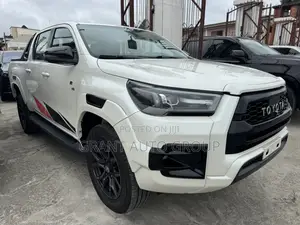 New Toyota Hilux 2022 White