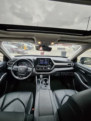 Toyota Highlander XLE 2021 Gray