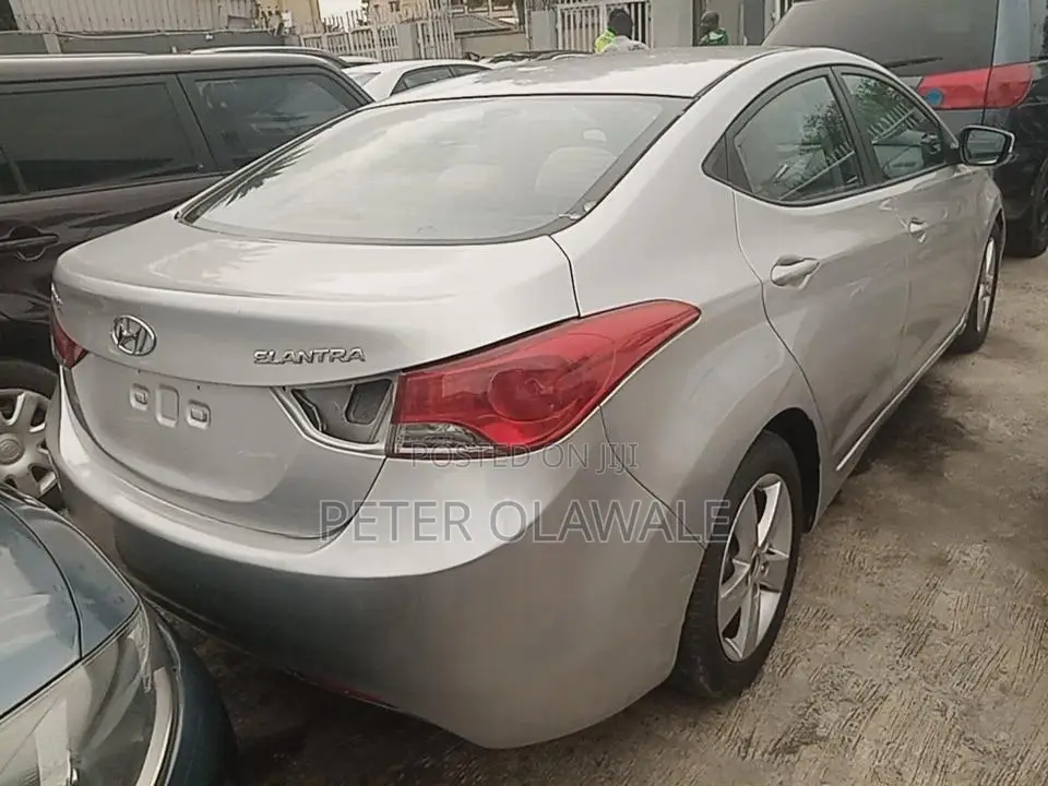 Hyundai Elantra 2013 Silver