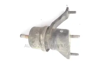 Engine Seat: Toyota Camry 2010