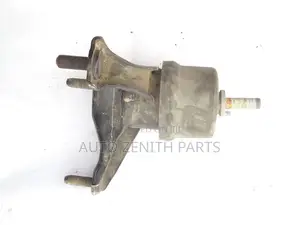 Engine Seat: Toyota Camry 2010