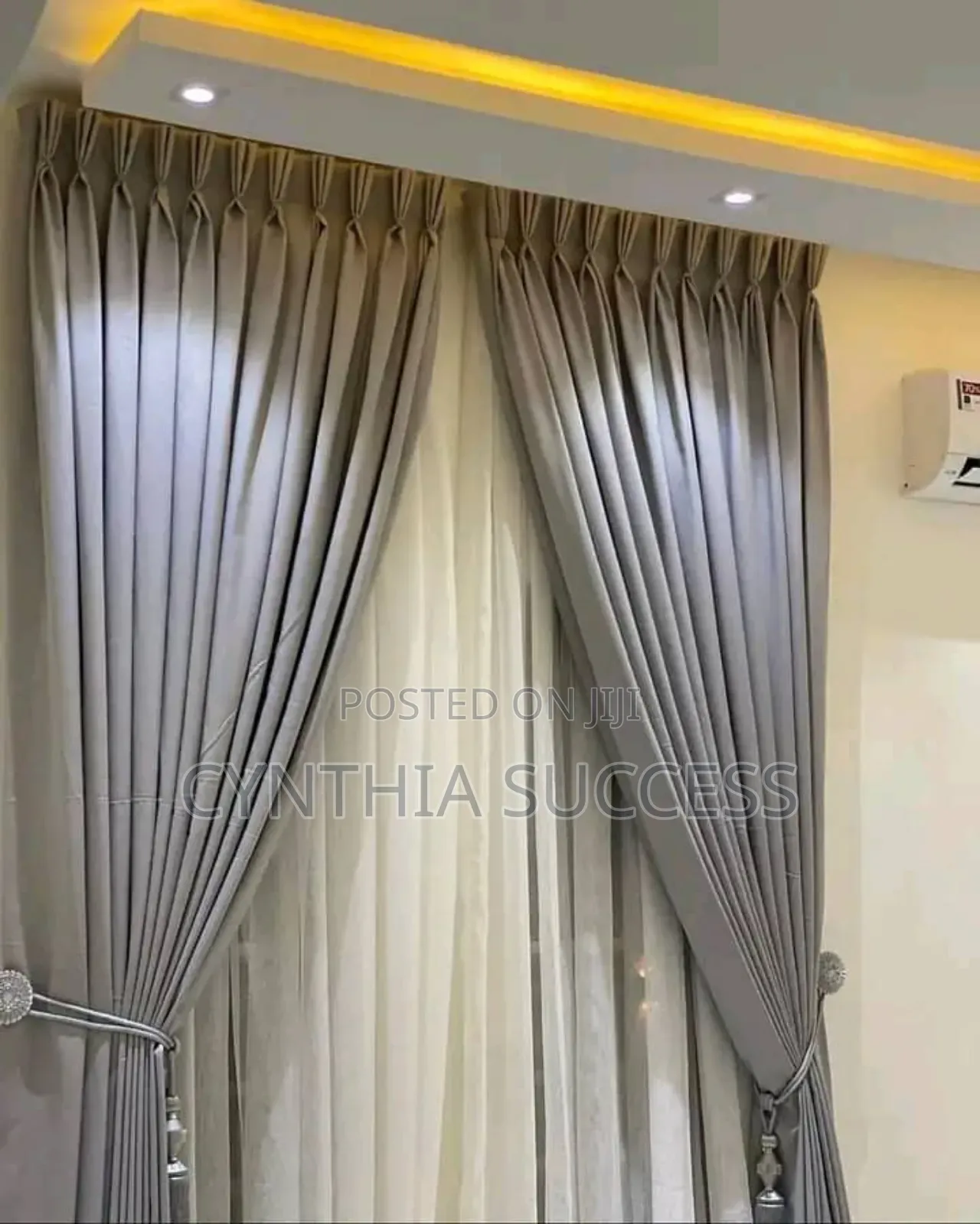 Quality Curtain With Accessories