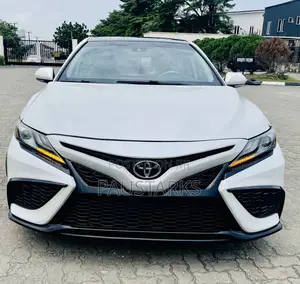 Toyota Camry XSE V6 2021 White