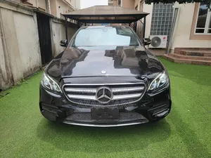 Photo - Mercedes-Benz E300 4Matic AWD Sedan (2.0L 4cyl 9A) 2017 Black