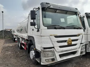 Sinotruk 371 Tanker 2015 White